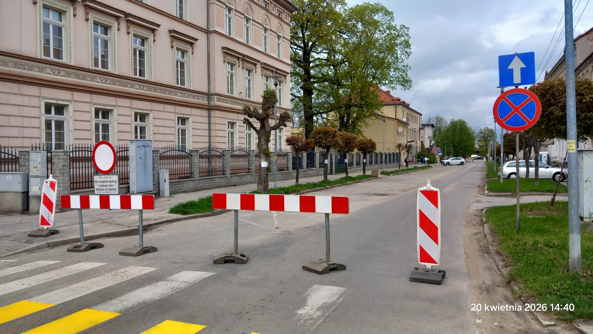 Legalne zajęcie pasa drogowego – całkowite zamknięcie ulicy z oznakowaniem